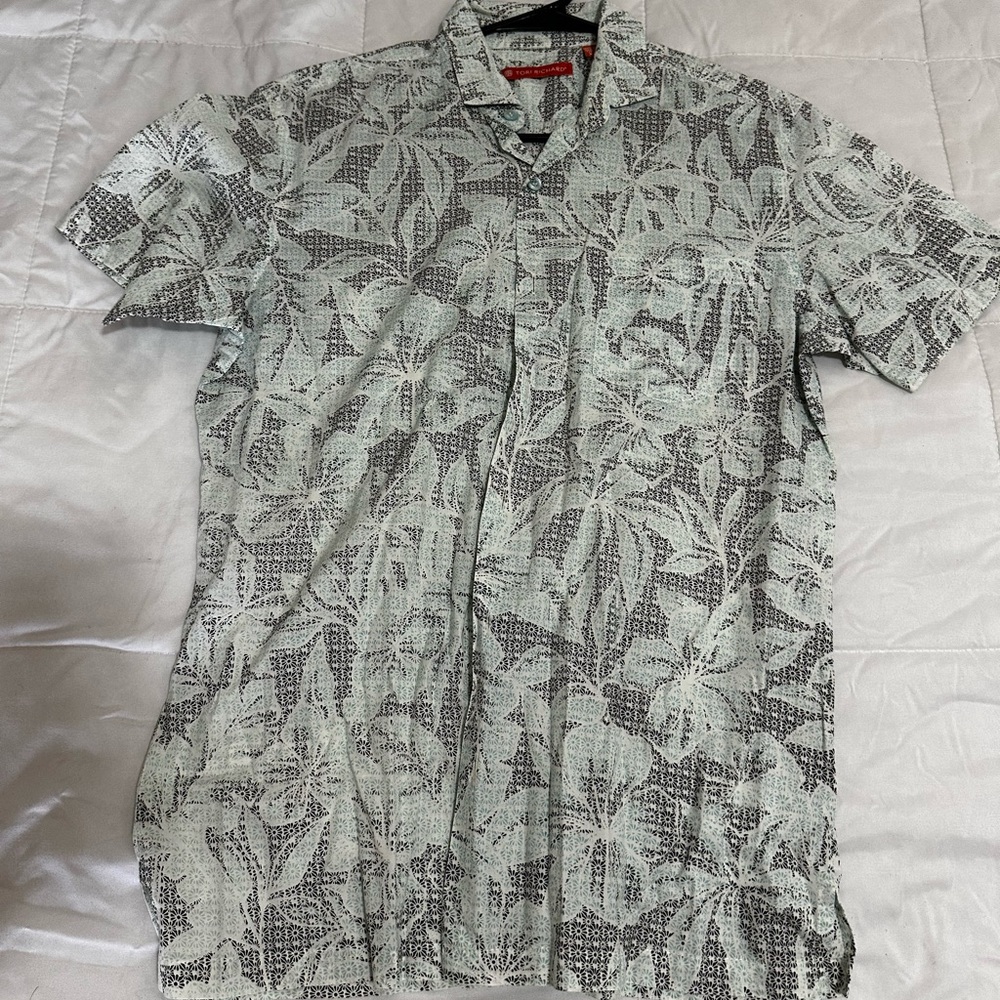 Very good condition Tori Richards shirt